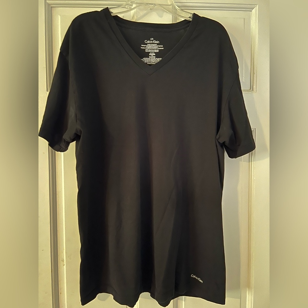 Black Calvin Klein V neck T-shirt size Large